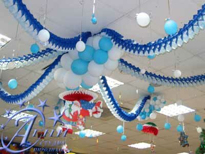 Оформление воздушными шарами потолка
